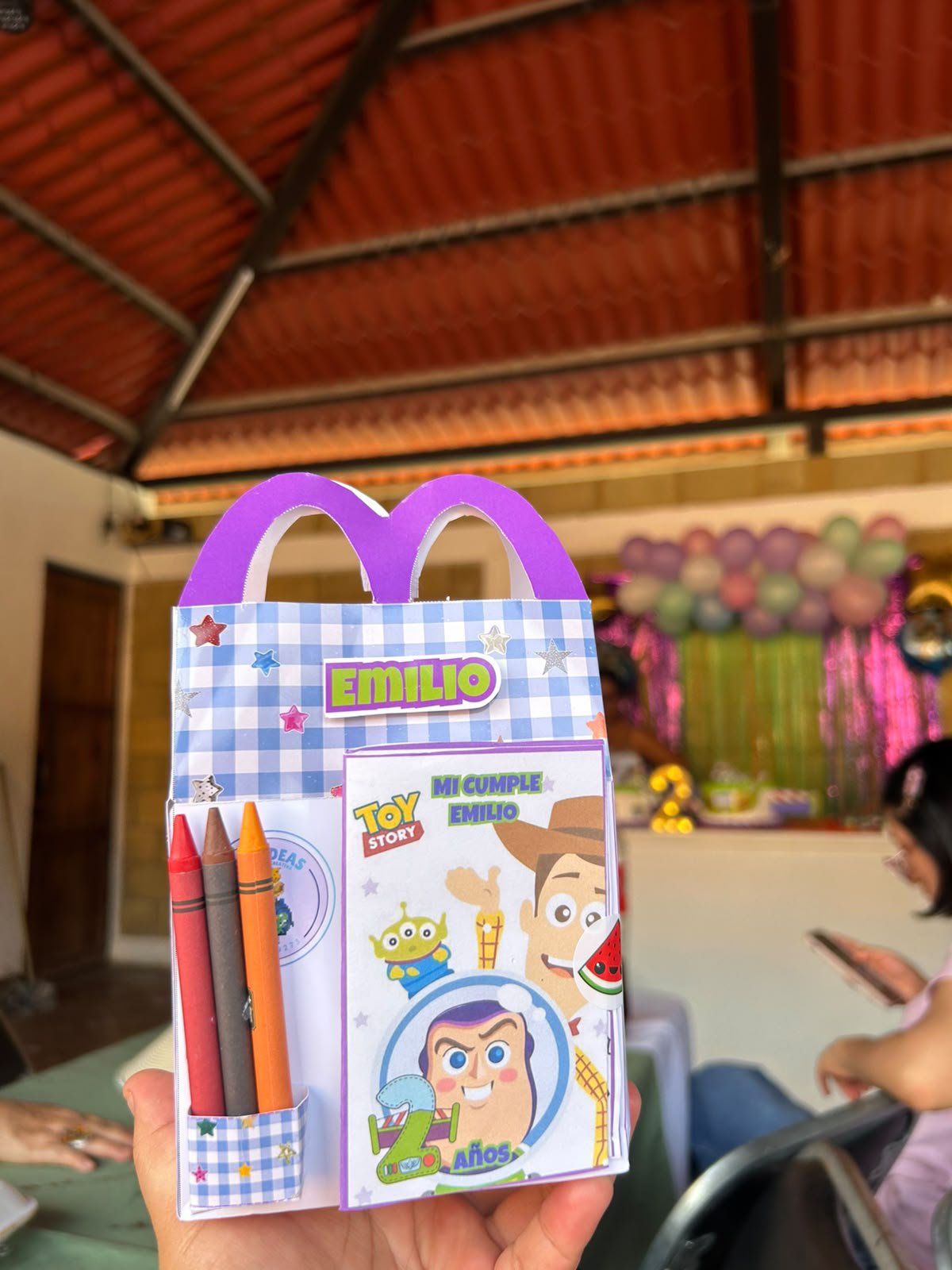 Caja McDonald's y Actividades