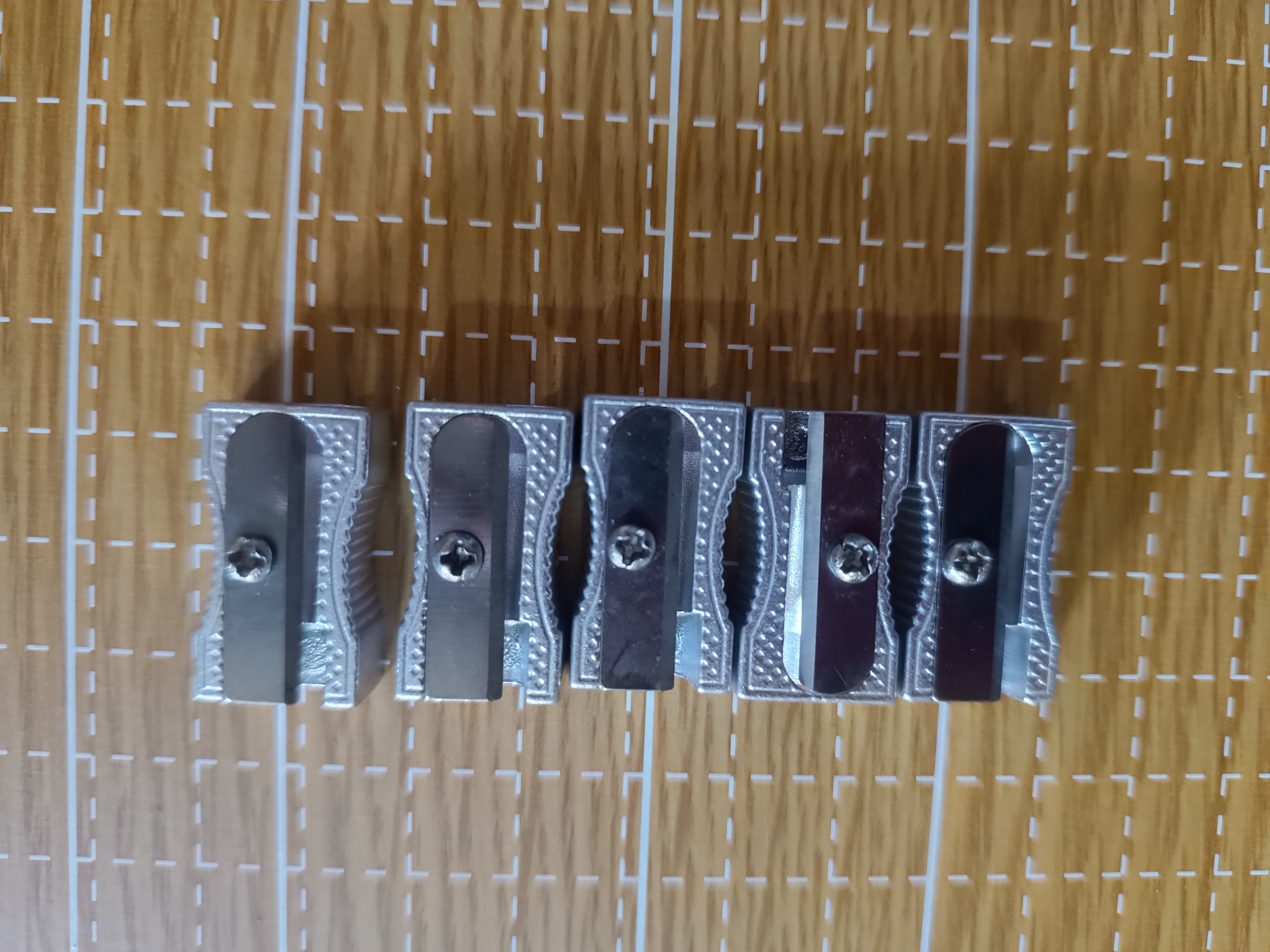 sacapuntas metálico