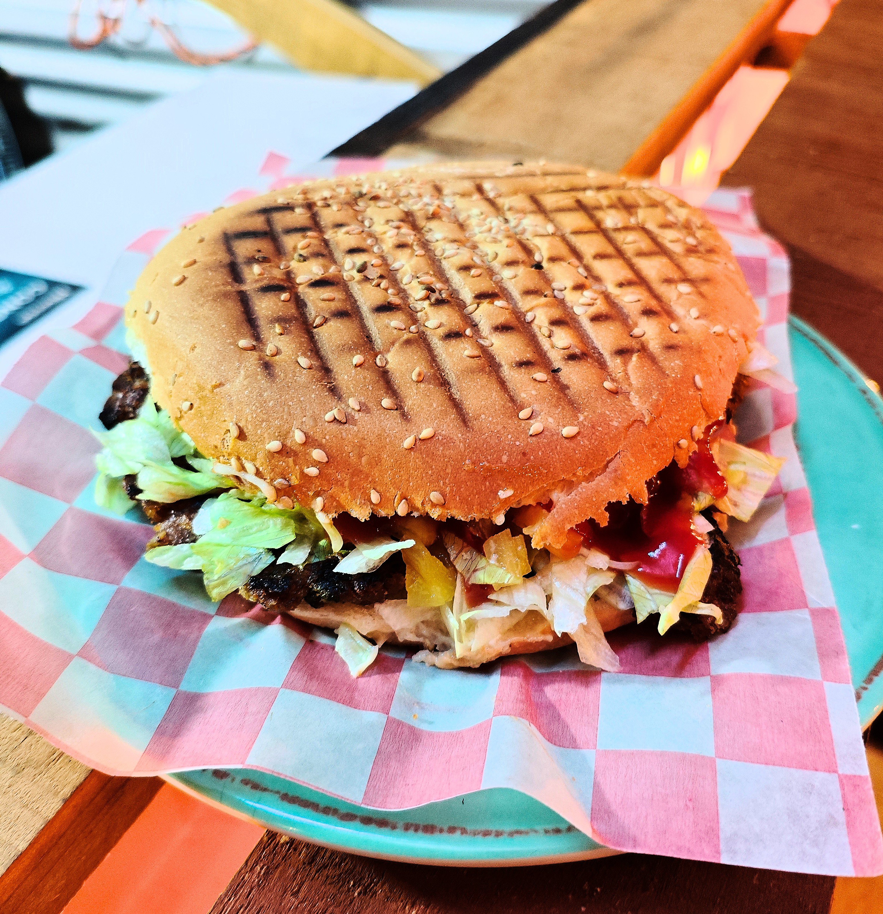 hamburguesa hawaiana mediana