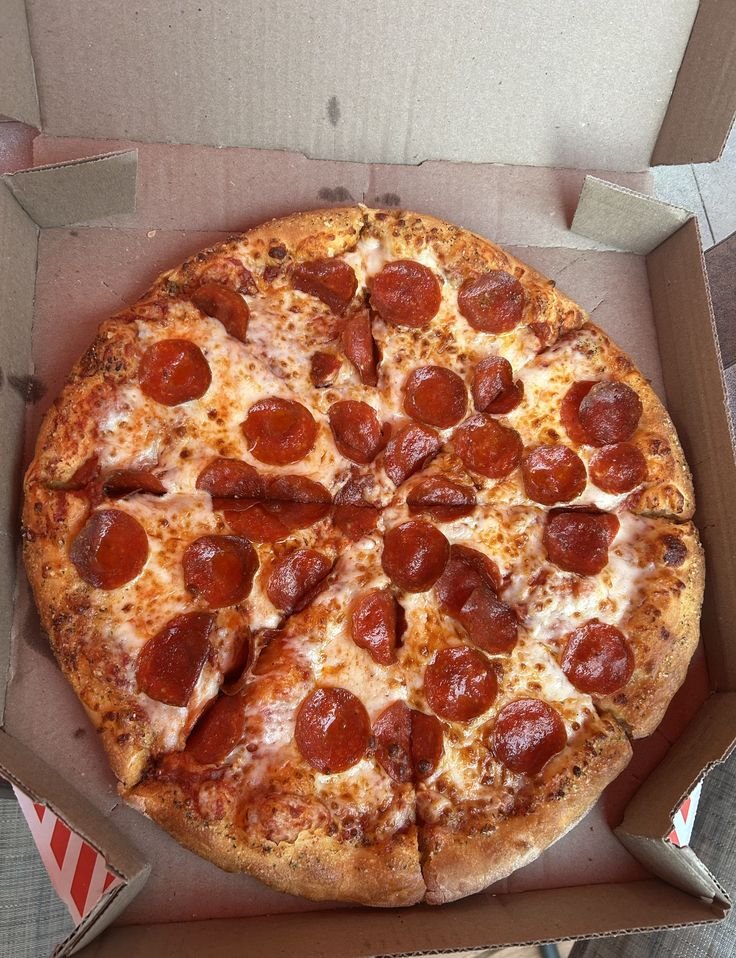 pizza de peperoni dominos